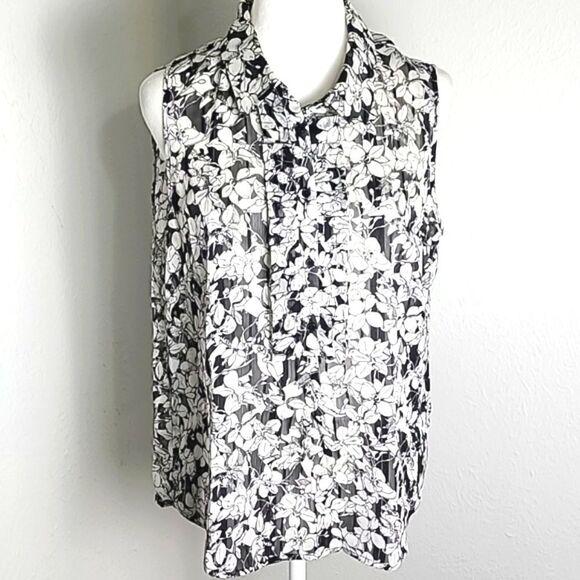 Tommy Hilfiger Tops - Tommy Hilfiger Sleeveless Top, Sheer B&W Flowers, Button Ruffle Center, Sz Large